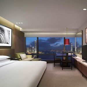 Zimmer mit Kingsize-Bett